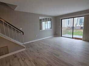 335 Monticello Dr in Branford, CT - Building Photo - Building Photo