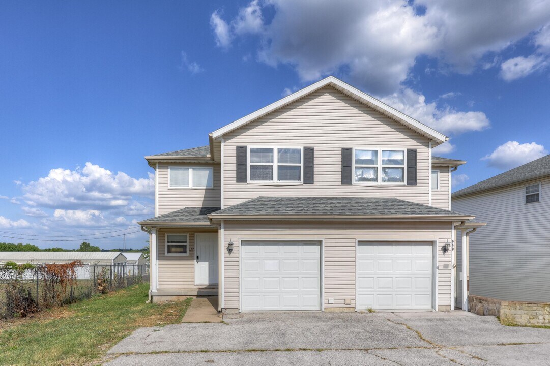 627 S Walker St in Webb City, MO - Building Photo