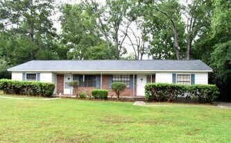 145 Horseshoe Dr in Havana, FL - Building Photo