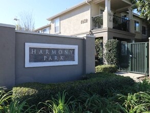 Harmony Park in Buena Park, CA - Foto de edificio - Building Photo
