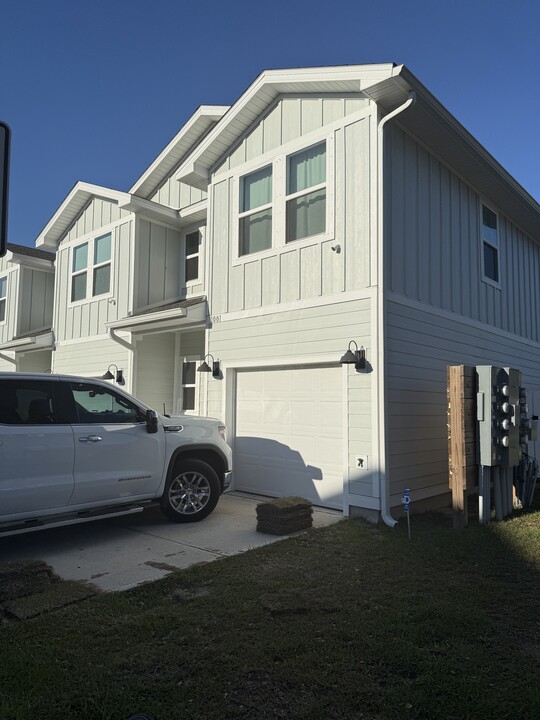 1001 McLaren Cir in Fort Walton Beach, FL - Building Photo