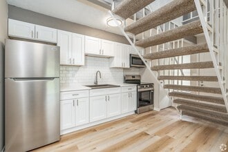 2 Rockcreek Dr in Delaware, OH - Building Photo - Building Photo