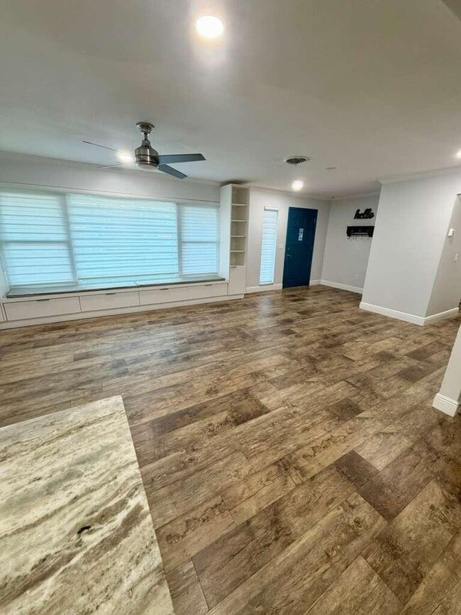 4433 Foss Rd in Lake Worth Beach, FL - Foto de edificio - Building Photo