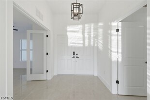 2105 NE 1st Ave in Cape Coral, FL - Building Photo