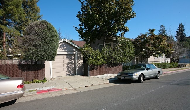 408 Linda Ave in Piedmont, CA - Building Photo - Building Photo