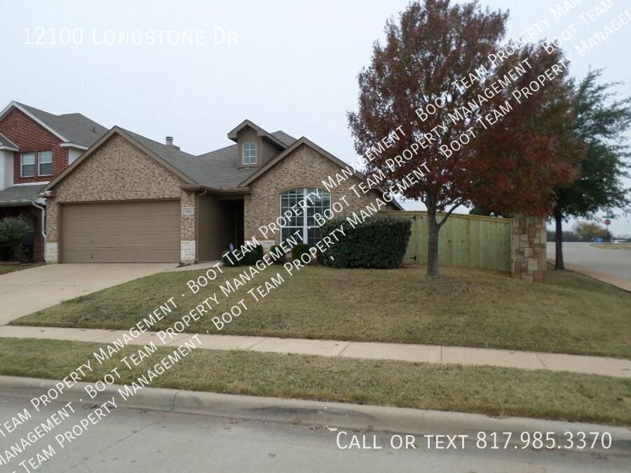 12100 Long Stone Dr in Burleson, TX - Building Photo