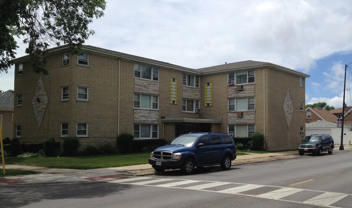 3556 N Nagle Ave-Unit -Apartment 2W in Chicago, IL - Building Photo