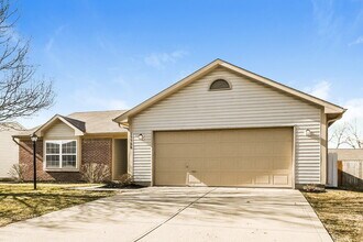 17722 Sanibel Cir in Noblesville, IN - Building Photo - Building Photo