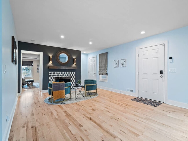 32414 Lake Rd in Avon Lake, OH - Building Photo - Building Photo