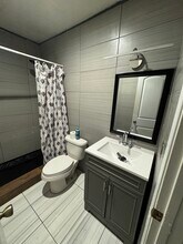 1863 Nekoma Ct, Unit B in Tallahassee, FL - Foto de edificio - Building Photo