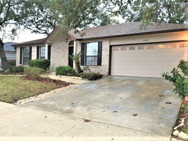 property at 4466 Hunters Haven Ln E