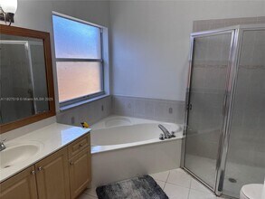 5060 SW 159th Ave in Miami, FL - Building Photo - Building Photo