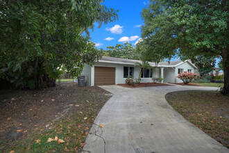 5216 Greenwood Dr in Delray Beach, FL - Building Photo - Building Photo