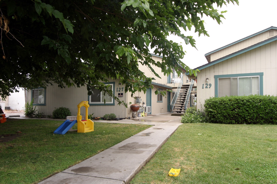 10-Unit Ripon Apartment Complex in Ripon, CA - Building Photo