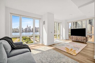 2-20-20 Malt Dr in Queens, NY - Building Photo - Building Photo