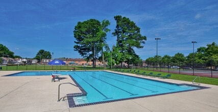 Emerald Point Apartments & Townhomes in Virginia Beach, VA - Building Photo - Building Photo