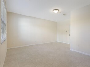 1247 Vía De Fossi in Boynton Beach, FL - Building Photo - Building Photo