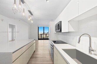 101 Diplomat Pkwy, Unit 1204 in Hallandale Beach, FL - Foto de edificio - Building Photo