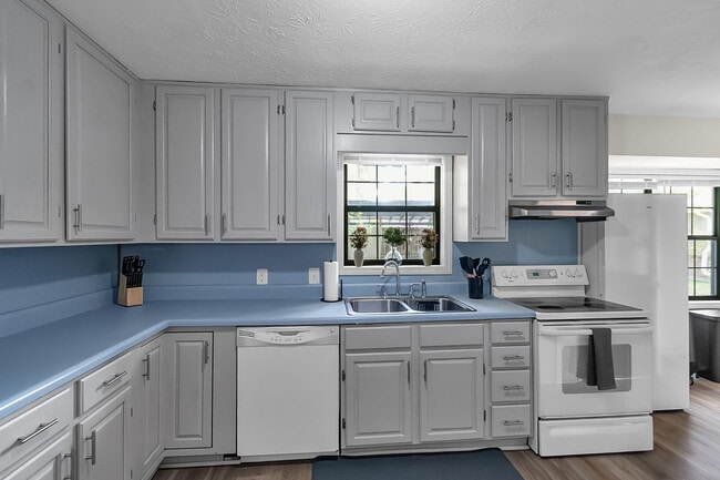 property at 1812 Wiggins Cir SW