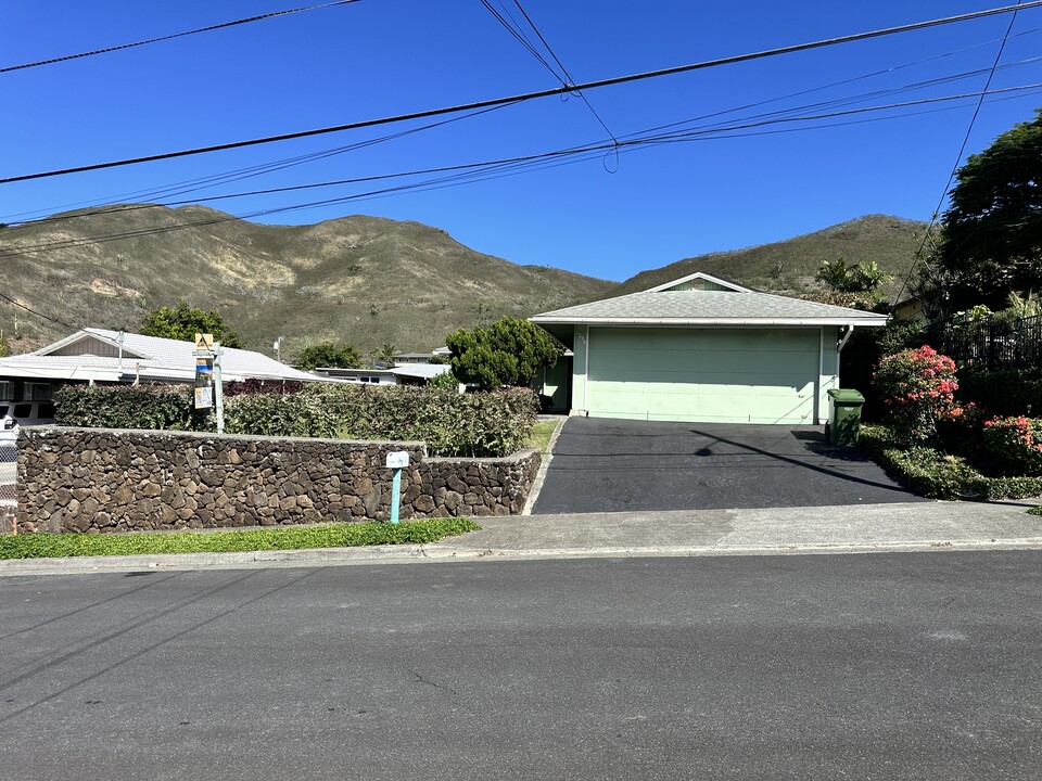 1296 Kupau St in Kailua, HI - Building Photo