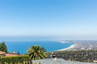 972 Via Rincon in Palos Verdes Estates, CA - Building Photo