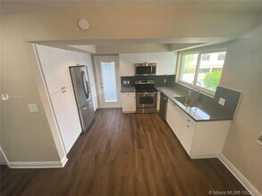 539 Menendez Ave-Unit -537 in Coral Gables, FL - Building Photo - Building Photo