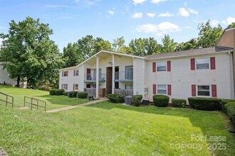 7984 Shady Oak Trail in Charlotte, NC - Foto de edificio - Building Photo