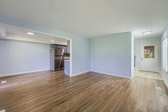 7526 Bristol Ln in Hanover Park, IL - Building Photo - Building Photo