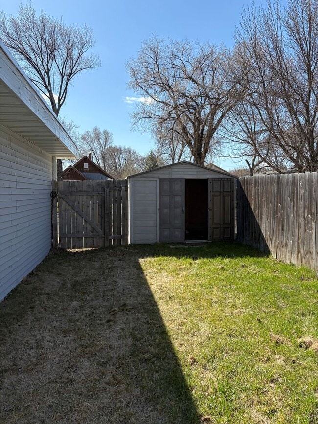 1518 7th Ave NW in Minot, ND - Building Photo - Building Photo
