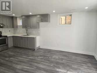 8 Benhurst Cres in Brampton, ON - Building Photo - Building Photo