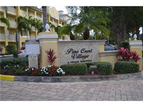 Pine Crest Village in Fort Lauderdale, FL - Building Photo - Building Photo