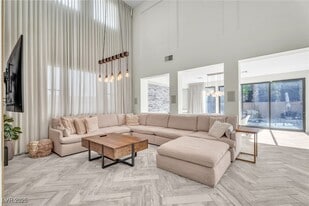 9885 Shadycrest Ct in Las Vegas, NV - Building Photo