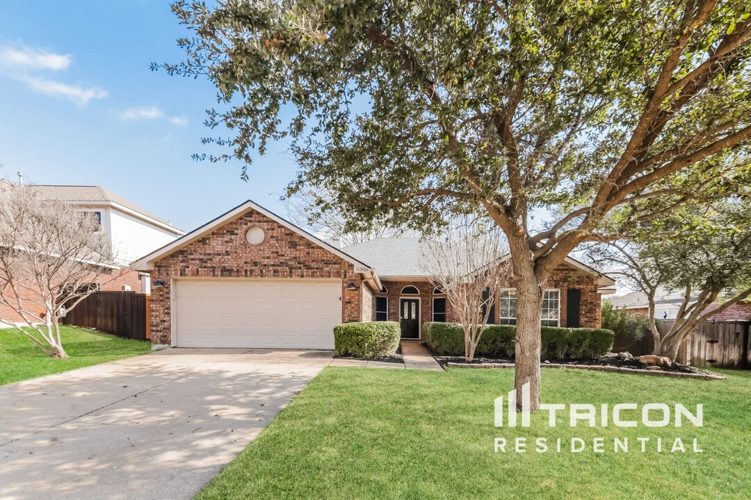 5316 Meadow Chase Ln in Flower Mound, TX - Building Photo