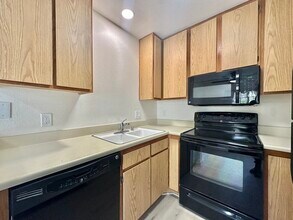 4065 Porte La Paz in San Diego, CA - Building Photo - Building Photo