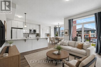 82 Franchise Private in Ottawa, ON - Building Photo - Building Photo