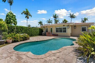 8934 Emerson Ave in Surfside, FL - Building Photo