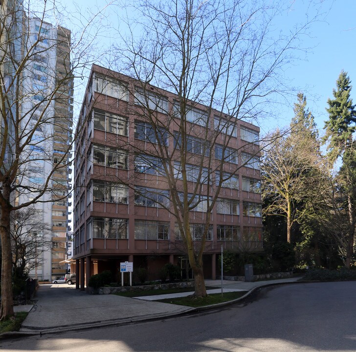 Parkside Apartments in Vancouver, BC - Building Photo