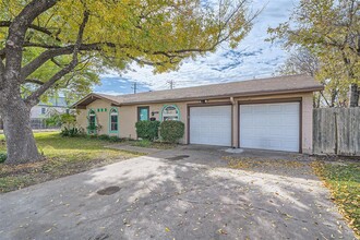 2501 Ashdale Dr in Austin, TX - Foto de edificio - Building Photo