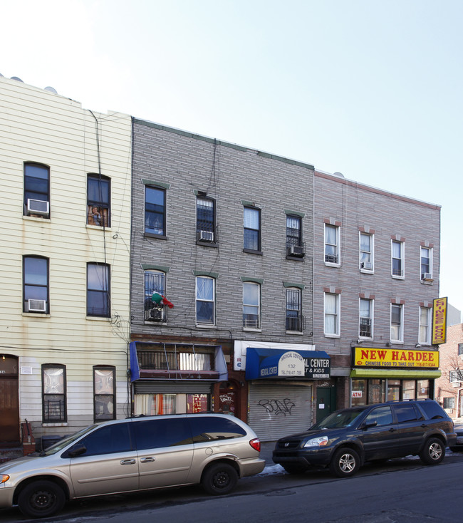 132 Wilson Ave in Brooklyn, NY - Foto de edificio - Primary Photo