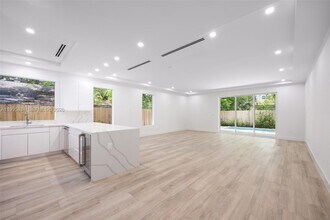 3164 Plaza St in Miami, FL - Building Photo - Building Photo