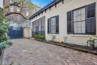 108 E Harris St in Savannah, GA - Building Photo - Building Photo