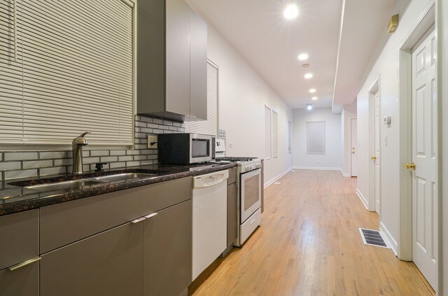 3048 N Clybourn Ave in Chicago, IL - Building Photo - Building Photo