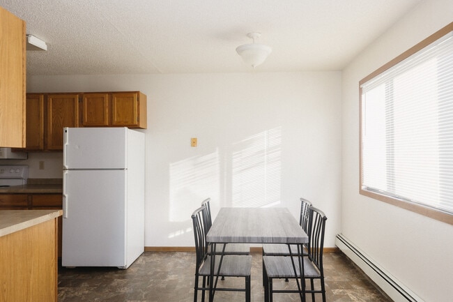 1515 14th Ave E, Unit 3 in West Fargo, ND - Building Photo - Building Photo