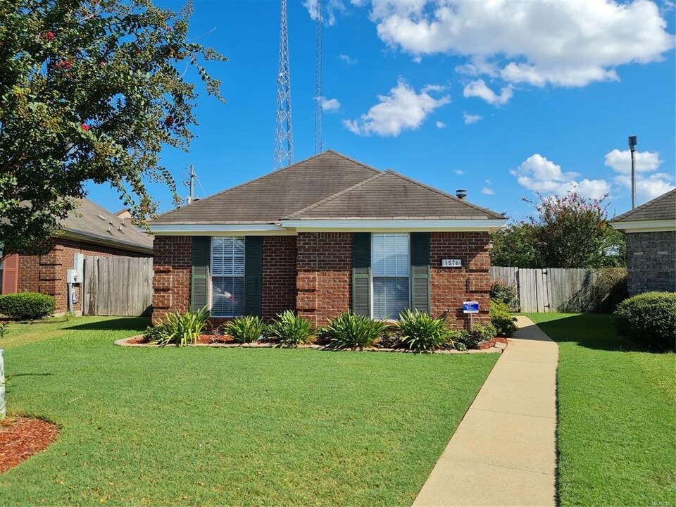 1576 Hallwood Ln in Montgomery, AL - Building Photo
