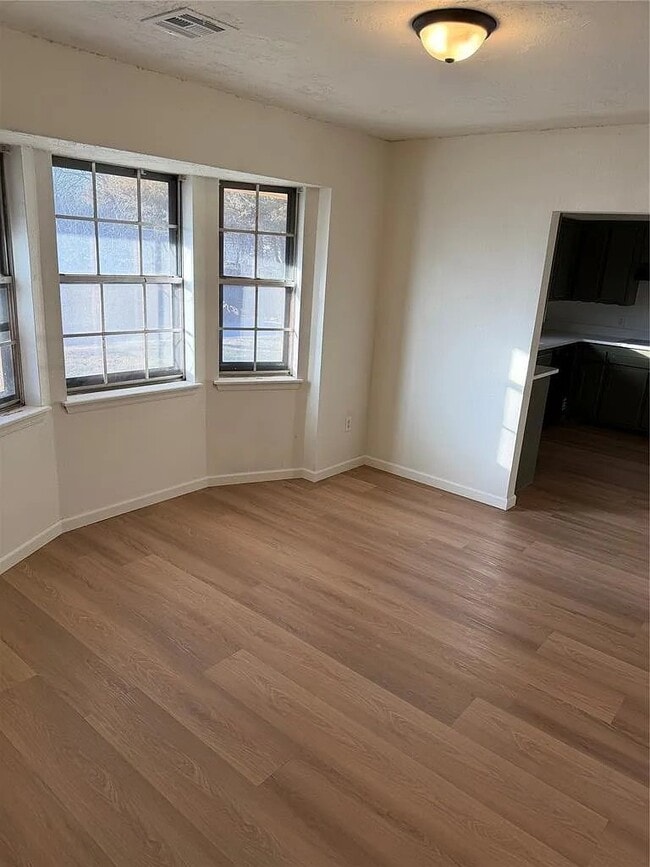 325 S 10th St in Chickasha, OK - Building Photo - Building Photo