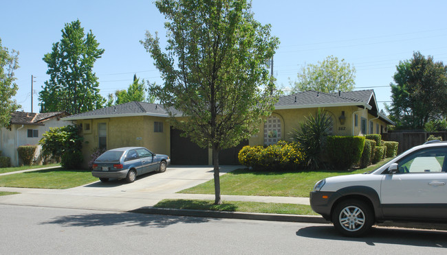 860 Gale Dr in Campbell, CA - Foto de edificio - Building Photo