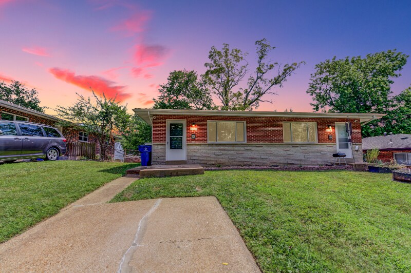 4059 Esseldale Dr in St. Ann, MO - Building Photo
