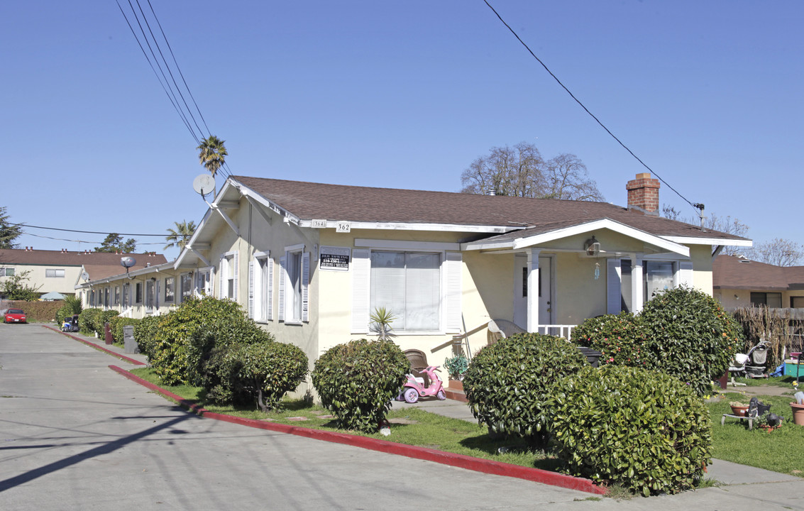 362-364 Smalley Ave in Hayward, CA - Foto de edificio