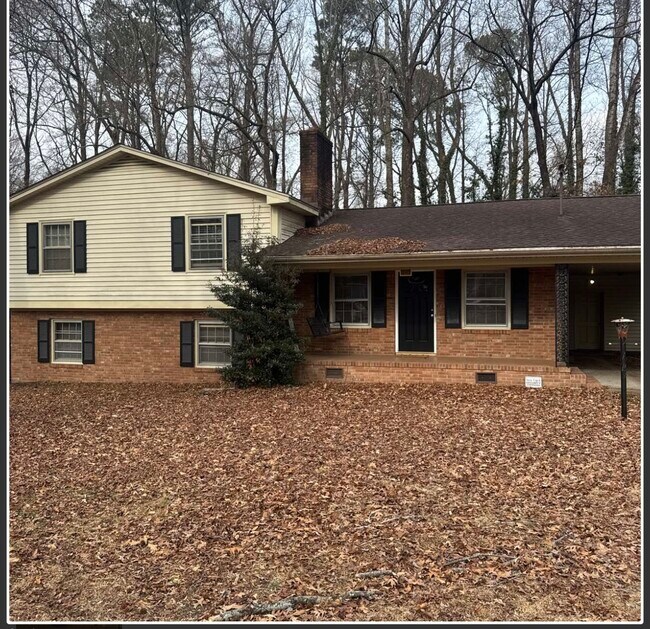 112 Avon Ln