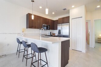 10300 NW 66th St, Unit 305 in Doral, FL - Building Photo - Building Photo
